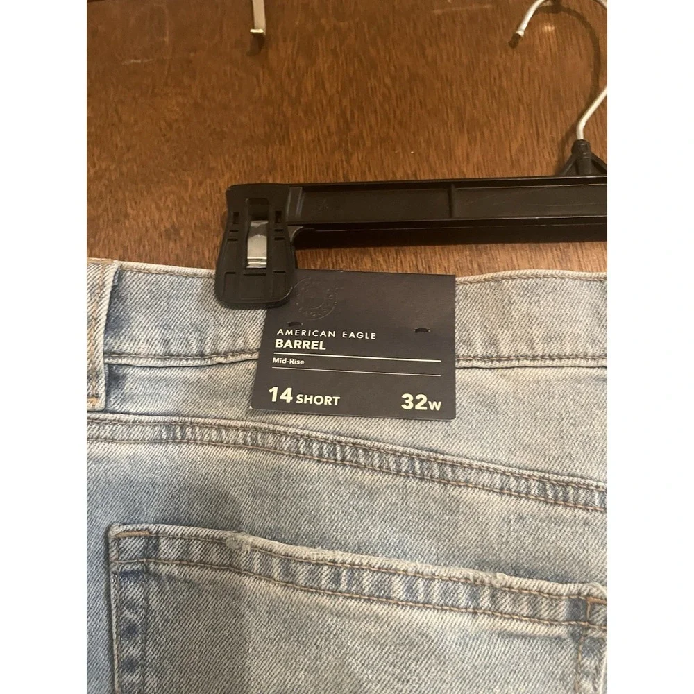 American Eagle Jeans Women's 14 Short Blue Light Wash Barrel Stretch Distressed
